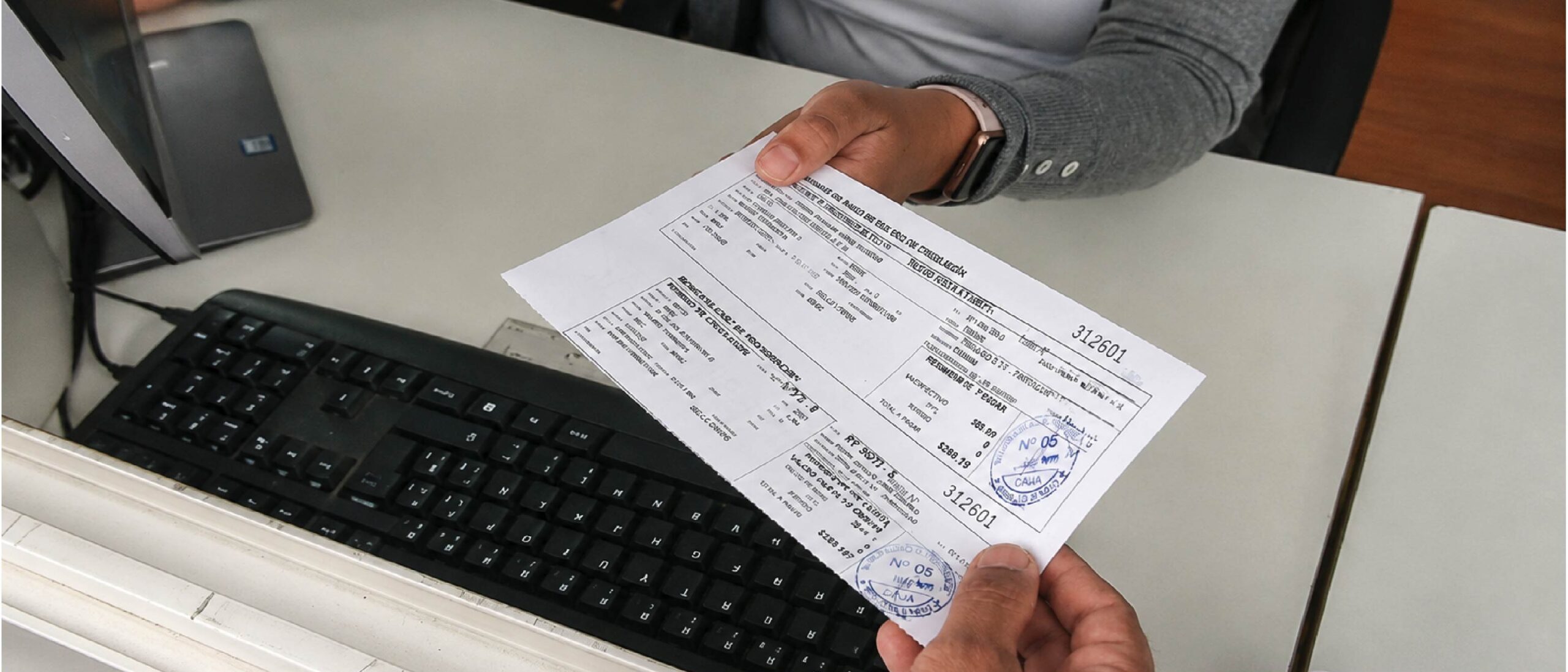 Contraloría detectó 11.329 permisos de circulación otorgados irregularmente en 36 municipios de la Región de Valparaíso. Valparaíso, Viña del Mar, La Calera y Quillota figuran entre las comunas observadas.