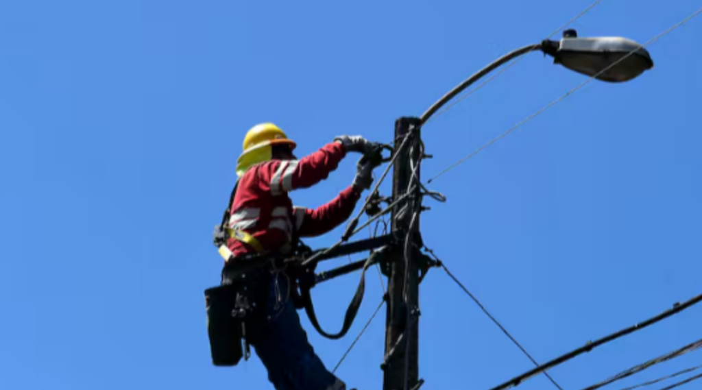 La Corte de Apelaciones acogió el recurso presentado por la Municipalidad de La Calera y ordenó a Chilquinta restablecer el suministro eléctrico o instalar generadores en las zonas afectadas.