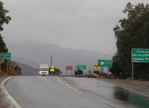 La Cuesta La Dormida fue cerrada preventivamente debido al sistema frontal que afecta a la región de Valparaíso. La medida busca resguardar la seguridad de los conductores ante las intensas lluvias y el riesgo en la ruta.