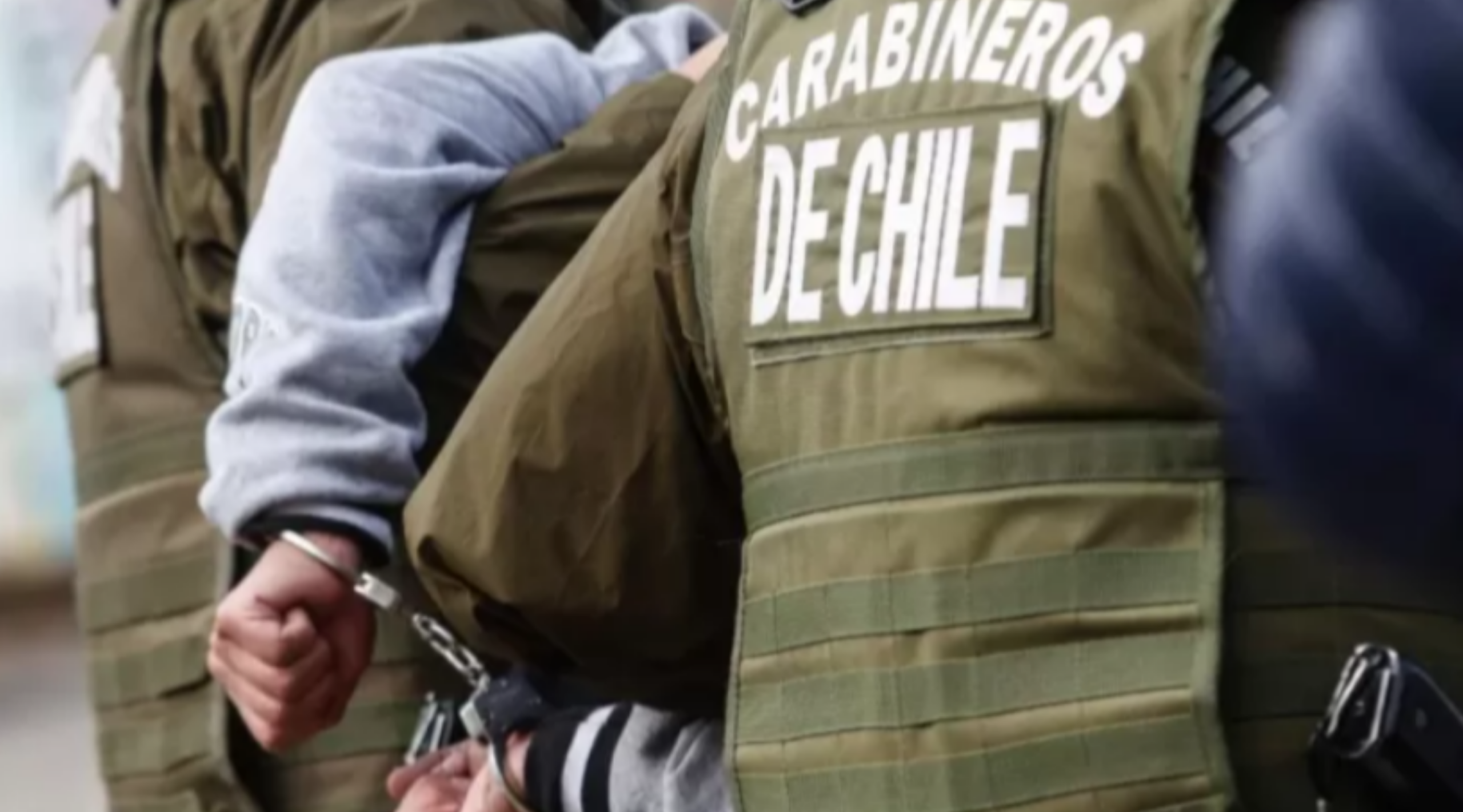 Un estudiante de 15 años fue detenido en un liceo de Panquehue tras agredir a un funcionario municipal y portar un cuchillo de 29 centímetros al interior del establecimiento.