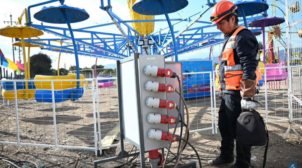 Investigan una presunta conexión ilegal a la red eléctrica en un parque de diversiones de Quillota. Chilquinta desconectó el tendido irregular y analiza acciones legales.