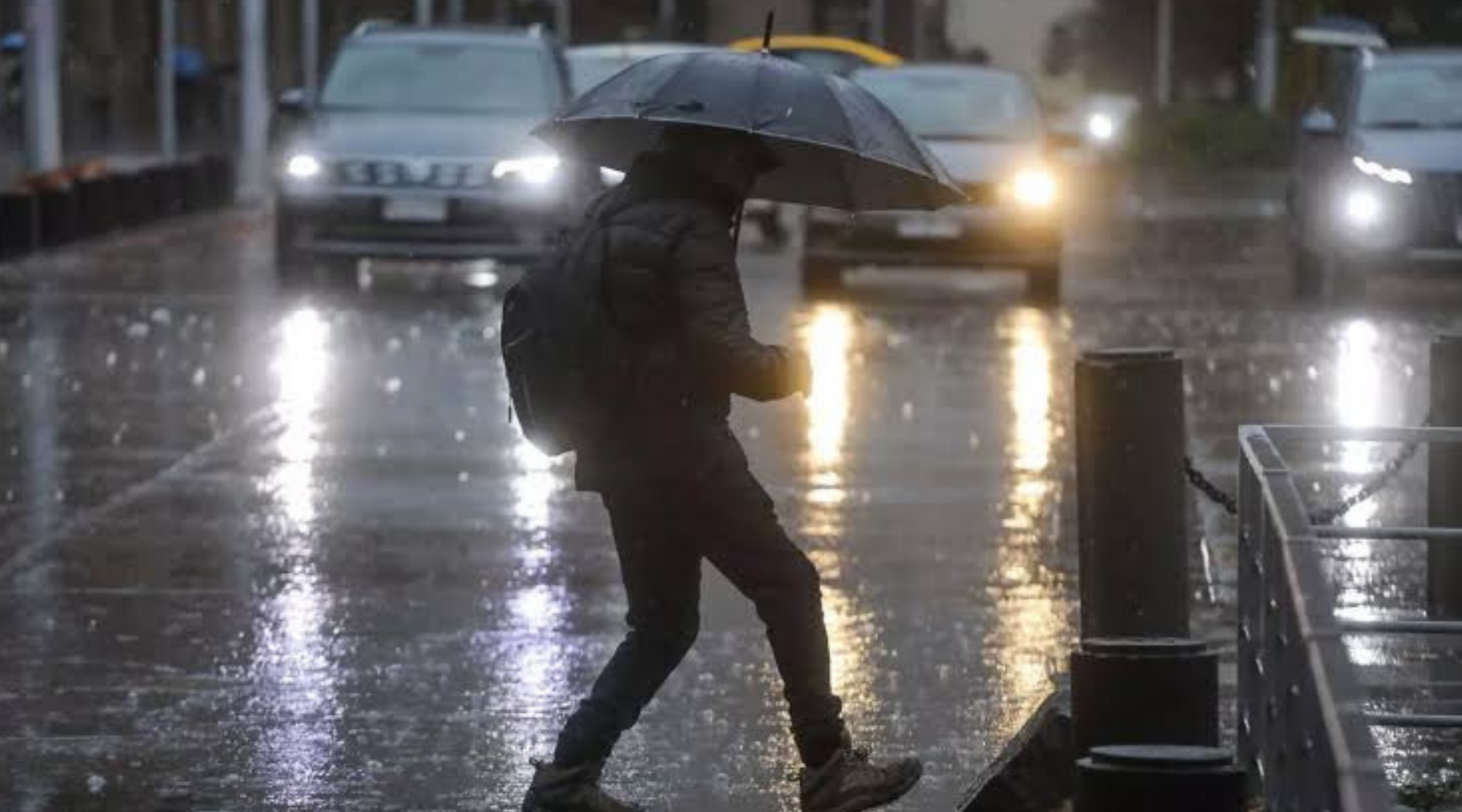 La Región de Valparaíso enfrenta un nuevo sistema frontal con lluvias intensas, ráfagas de hasta 70 km/h, marejadas y avisos meteorológicos para los próximos días.