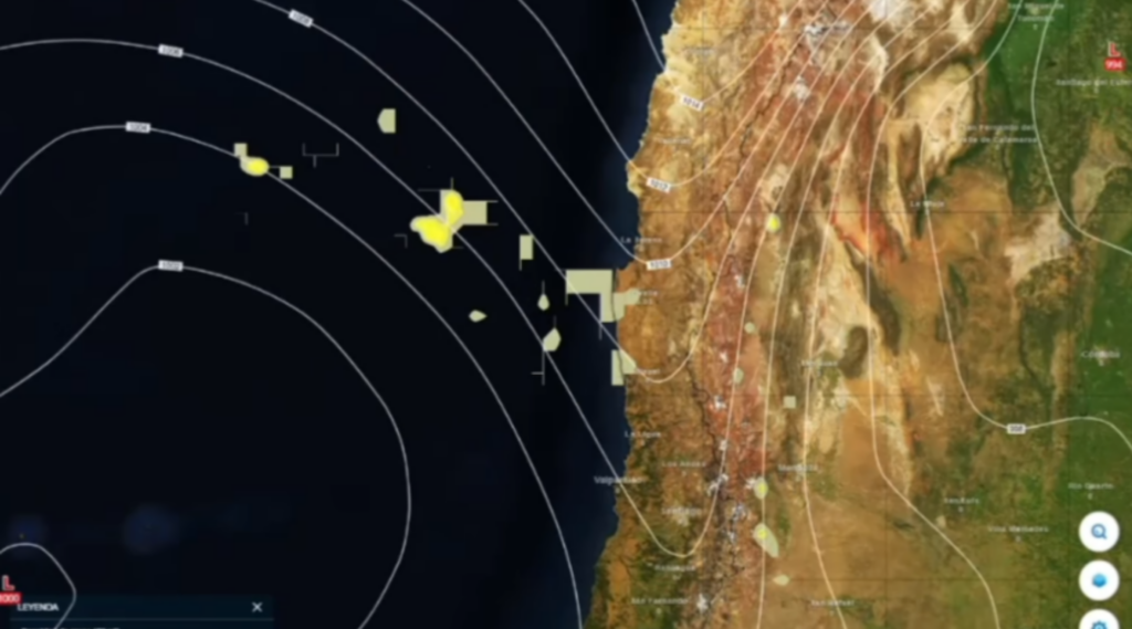La región de Valparaíso enfrenta un nuevo sistema frontal con lluvias intensas, tormentas eléctricas, granizos y fuertes vientos. Especialistas advierten que las precipitaciones seguirán durante los próximos días.