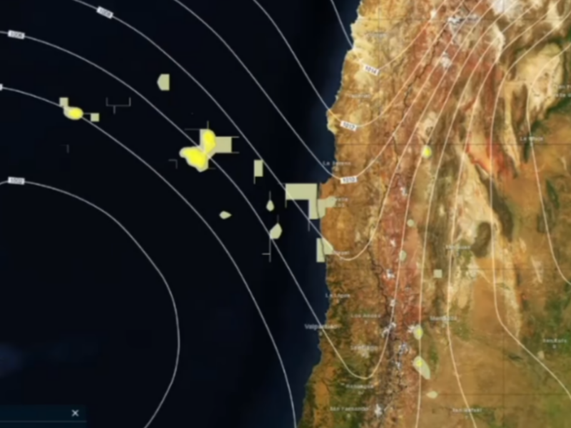 La región de Valparaíso enfrenta un nuevo sistema frontal con lluvias intensas, tormentas eléctricas, granizos y fuertes vientos. Especialistas advierten que las precipitaciones seguirán durante los próximos días.