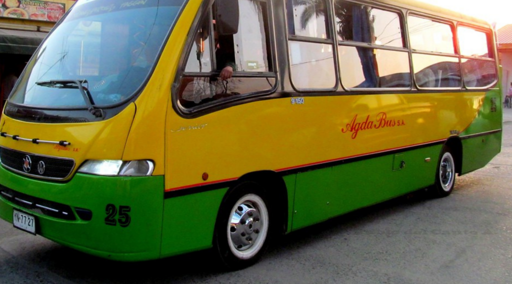 Conductores de Agdabus iniciaron un paro indefinido en Limache para exigir diálogo con la empresa. Los trabajadores denuncian una caída en sus ingresos y esperan una pronta solución.