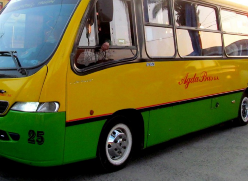 Conductores de Agdabus iniciaron un paro indefinido en Limache para exigir diálogo con la empresa. Los trabajadores denuncian una caída en sus ingresos y esperan una pronta solución.
