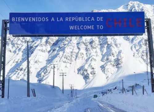 El Paso Los Libertadores continúa cerrado tras registrar una histórica acumulación de más de cinco metros de nieve. La reapertura dependerá de las evaluaciones técnicas y de las condiciones de seguridad.
