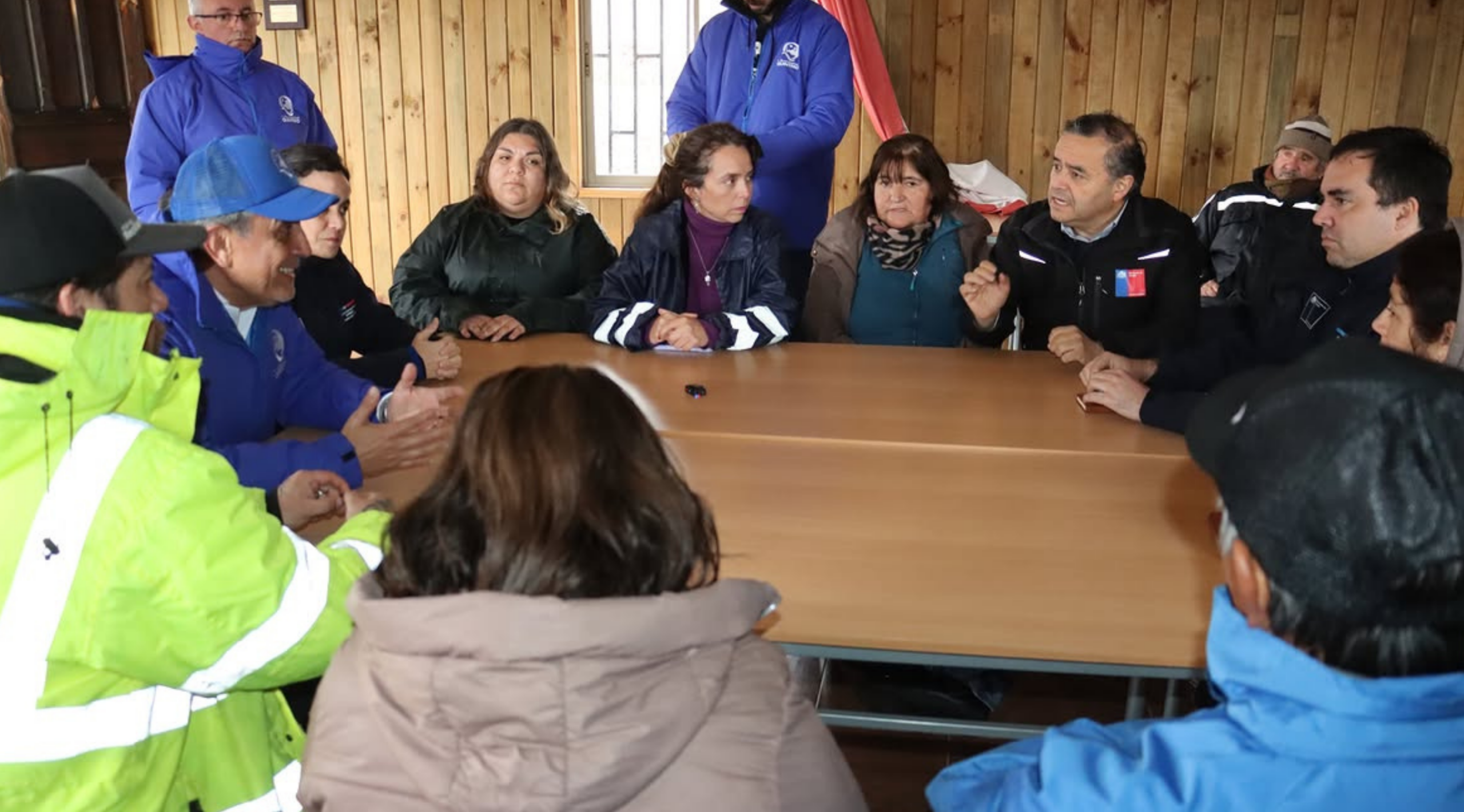 La Municipalidad de Quintero reforzó el apoyo a las comunidades rurales afectadas por el sistema frontal y confirmó avances en la reposición del suministro eléctrico en San Ramón.