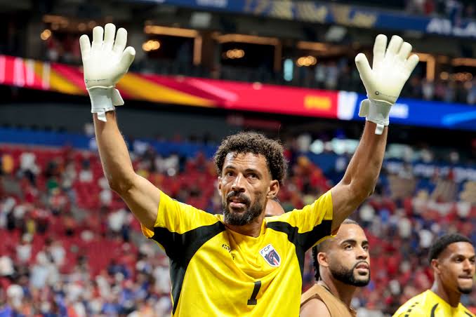 Vozinha no abordó el vuelo a Chile y su llegada a Colo Colo quedó en suspenso. Una oferta de un club marroquí habría complicado el fichaje del arquero caboverdiano.