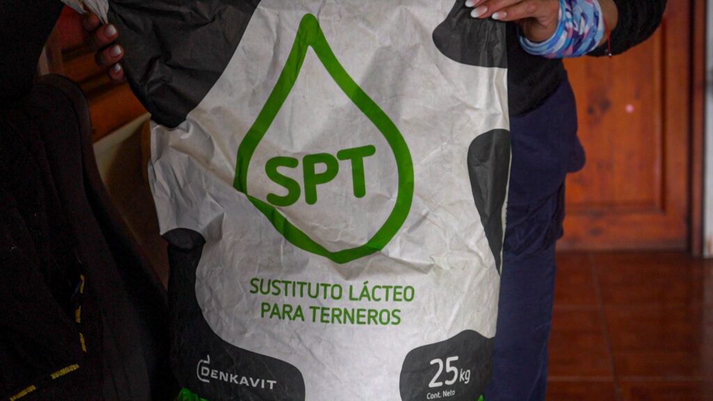 COLUN donó 200 sacos de sustituto lácteo, equivalentes a cinco toneladas, para beneficiar a crianceros de 20 localidades de Petorca.