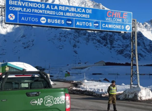 El Paso Los Libertadores vuelve a cerrar este lunes 24 de agosto por nuevas nevadas. El mal tiempo en la cordillera podría prolongarse hasta el 31 de agosto.