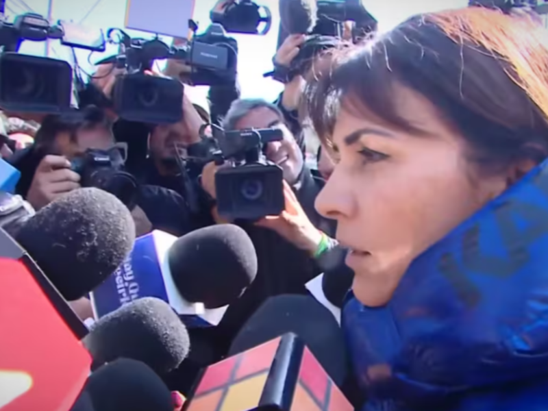 Ivette Vergara reconoció que conducía a 161 km/h y enfrentó a la prensa tras ser formalizada: “Yo no he matado a nadie”.