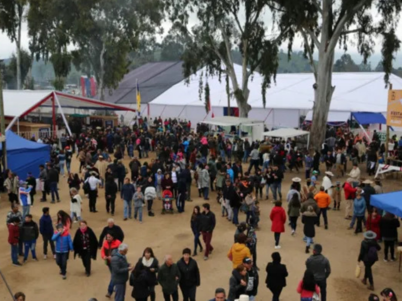 Zapallar suspendió la Fiesta Costumbrista de Catapilco por problemas de conectividad tras los temporales. El tradicional evento volverá durante el verano de 2027.