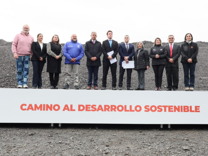Quintero apuesta por la economía circular y proyecta el uso de silicato de hierro de Codelco como alternativa para mejorar caminos rurales e infraestructura pública.