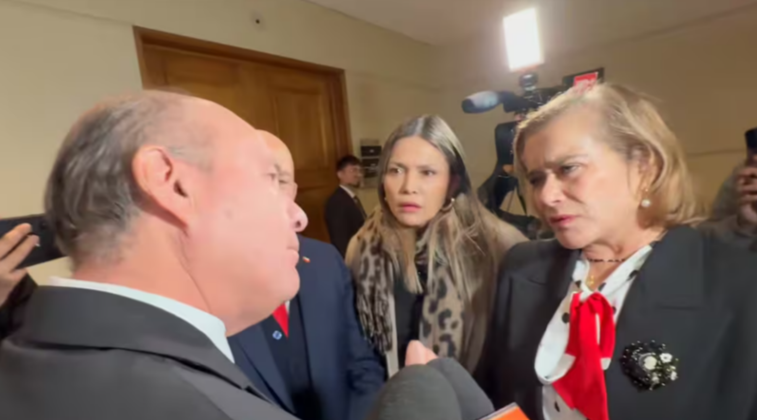 Diputados UDI encararon al ministro Jorge Quiroz en el Congreso tras la decisión del Gobierno de paralizar millonarias obras de conectividad en la Región del Biobío.