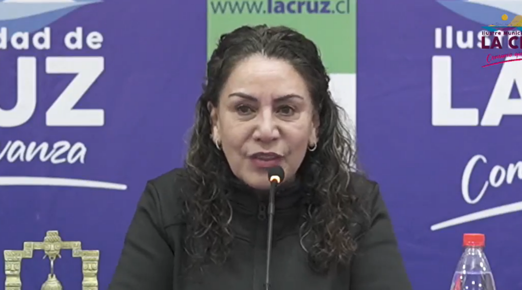La alcaldesa de La Cruz, Filomena Navia, realizó sus descargos tras el audio filtrado, pidió disculpas por su lenguaje y el Concejo Municipal rechazó autorizar su viaje a México.
