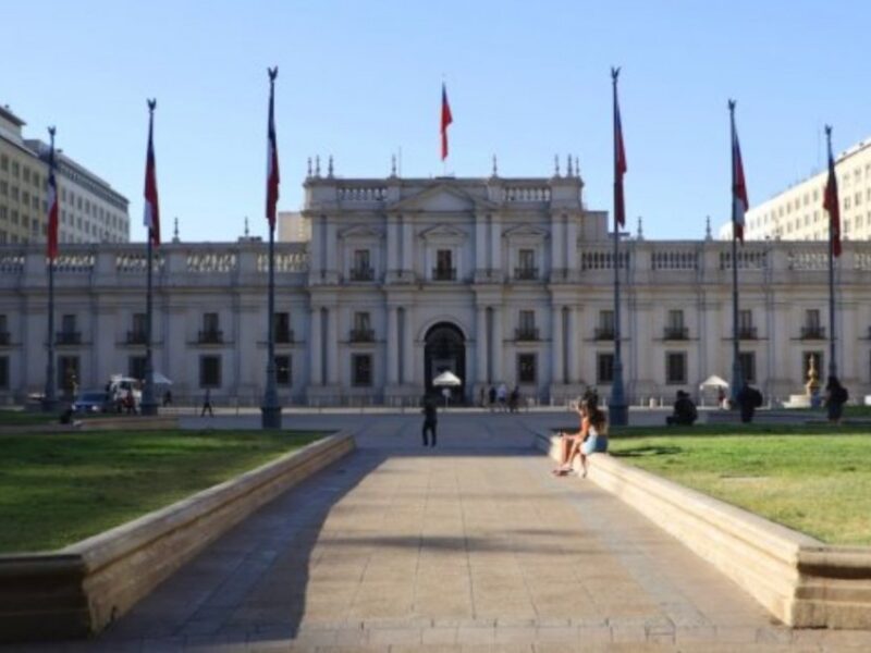 Una antigua oficina de la Secom en La Moneda fue habilitada como espacio permanente para cultos evangélicos. Presidencia confirmó el nuevo uso del recinto.