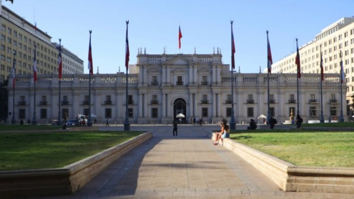 Una antigua oficina de la Secom en La Moneda fue habilitada como espacio permanente para cultos evangélicos. Presidencia confirmó el nuevo uso del recinto.
