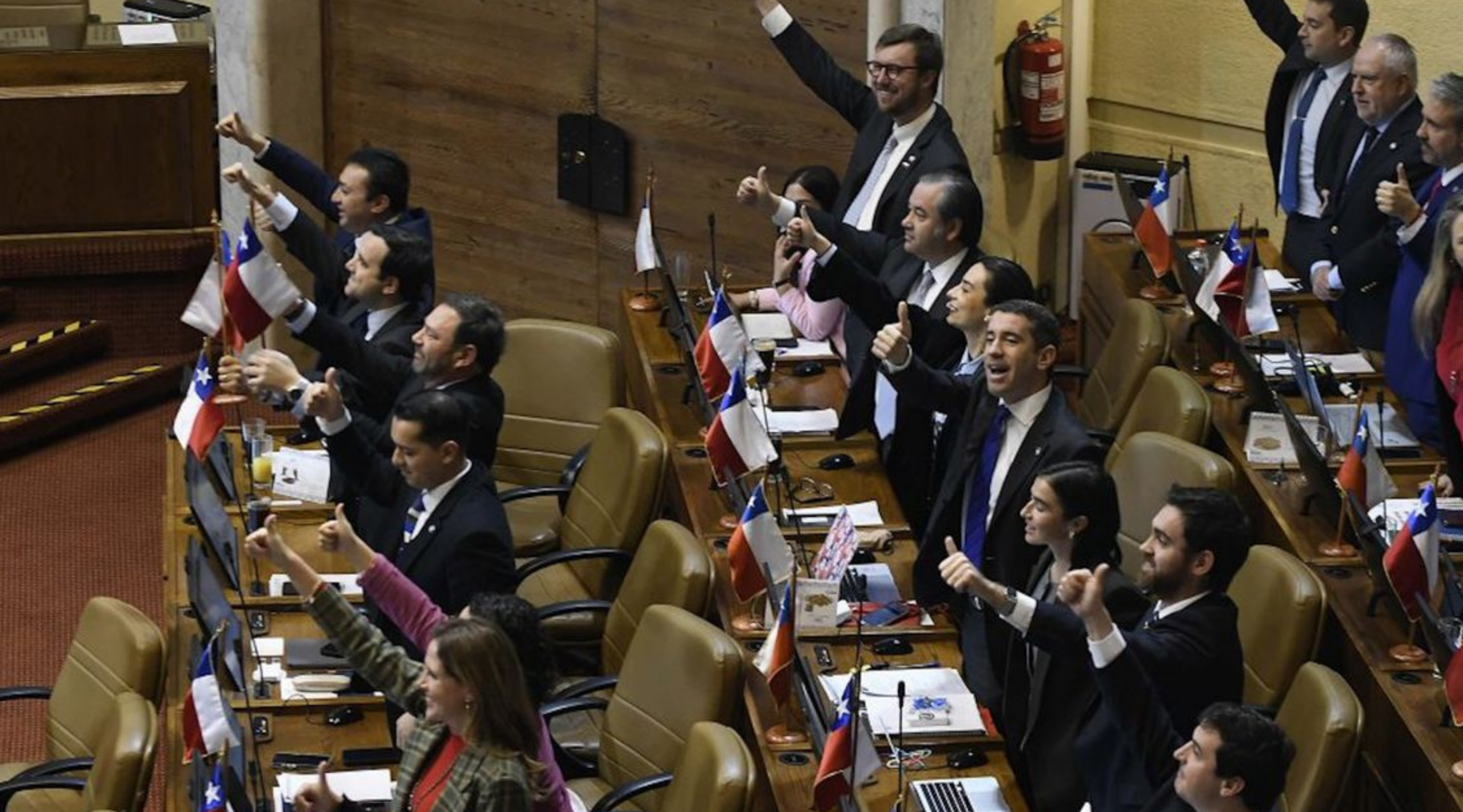 Alcaldes de la Región de Valparaíso firmaron una declaración junto a más de 170 jefes comunales del país para respaldar la megarreforma y solicitar al Senado aprobar la compensación destinada a las comunas.