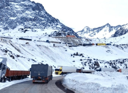 Paso Los Libertadores cerrará este martes por nevadas en la alta montaña. Las barreras de Chile y Argentina bajarán desde las 17:00 horas.