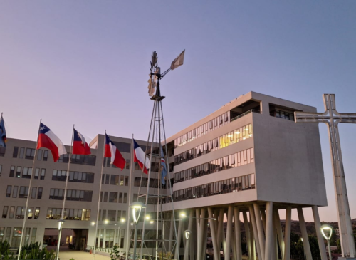 Gastos municipales de Villa Alemana por más de $1,6 millones generan cuestionamientos por contratos de salones y alimentación.