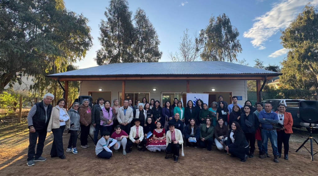 Quebrada Alvarado inauguró su nueva sede vecinal en Olmué, proyecto concretado mediante una alianza entre la comunidad, el municipio y Aguas Pacífico.