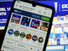 Subtel ordenó bloquear 42 sitios de apuestas online en un máximo de 48 horas. La nómina incluye Betano y el casino vinculado a Naya Fácil.