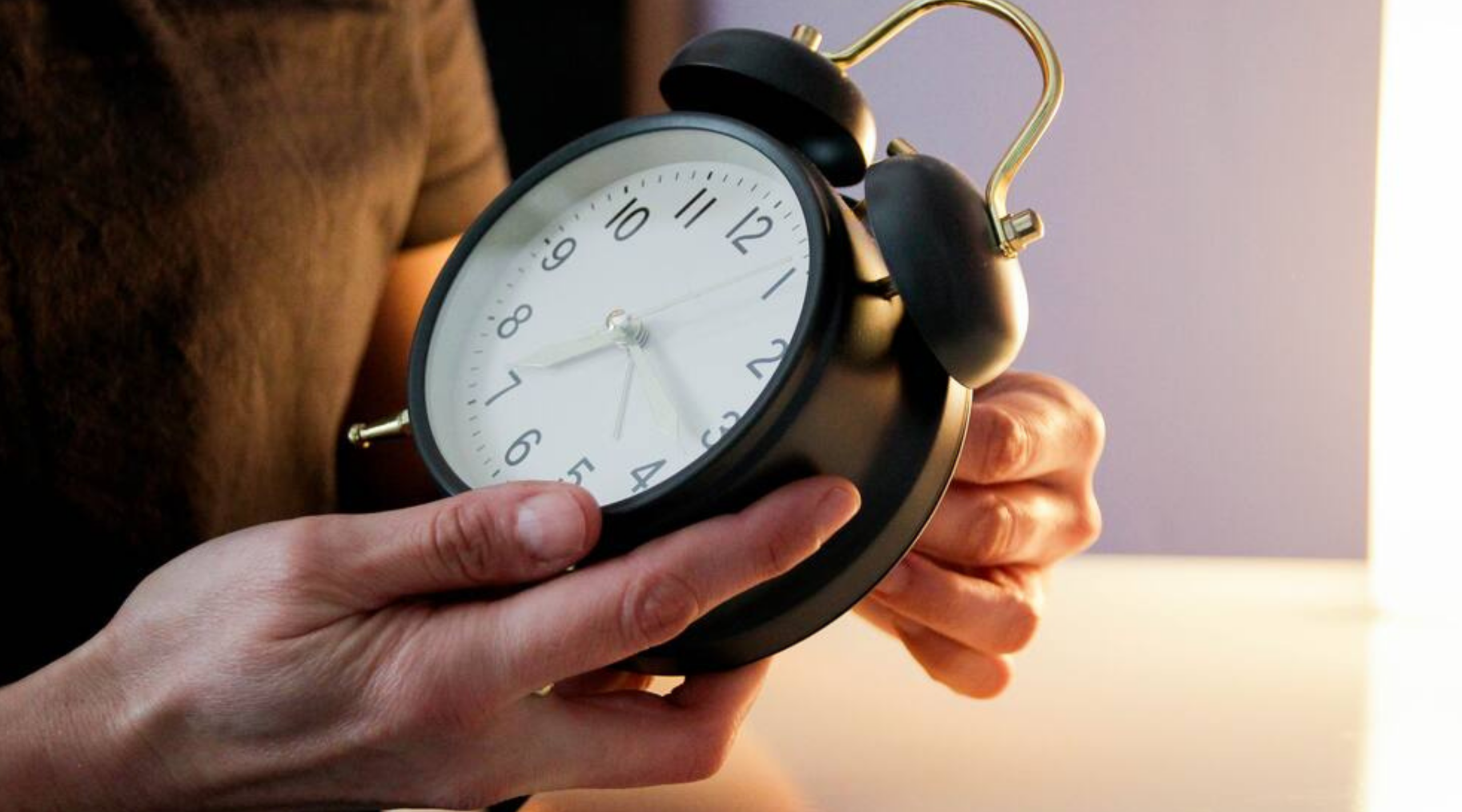 Chile tendrá cambio de hora este sábado 5 de septiembre. Revisa si debes adelantar o atrasar el reloj, a qué hora hacerlo y qué regiones quedan fuera.
