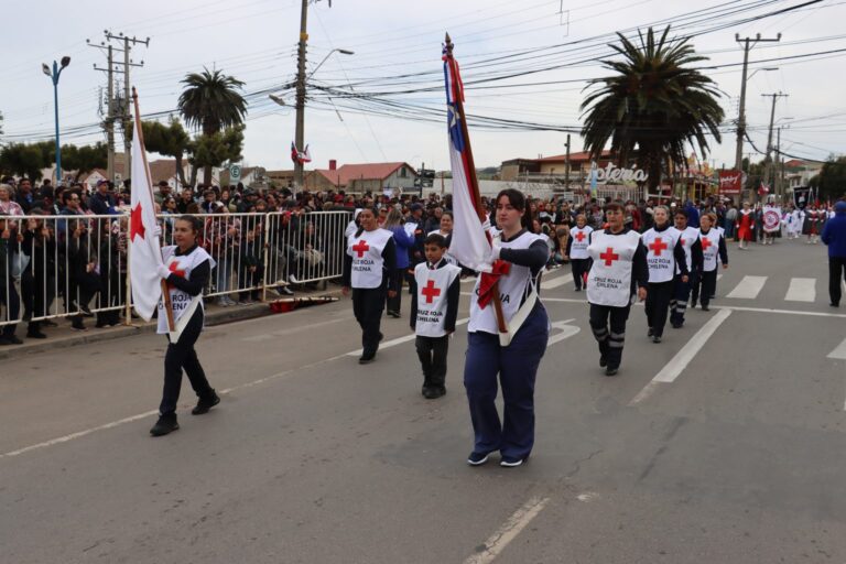 Quintero celebró sus Fiestas Patrias con un tradicional desfile cívico que reunió a Bomberos, estudiantes, organizaciones sociales y agrupaciones folclóricas.
