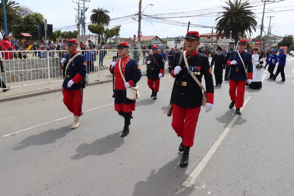 Quintero celebró sus Fiestas Patrias con un tradicional desfile cívico que reunió a Bomberos, estudiantes, organizaciones sociales y agrupaciones folclóricas.