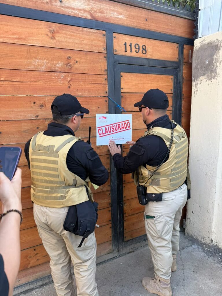 Una avícola de La Calera fue clausurada por funcionar sin patente comercial. Vecinos de Tres Esquinas denuncian moscas, roedores y malos olores.