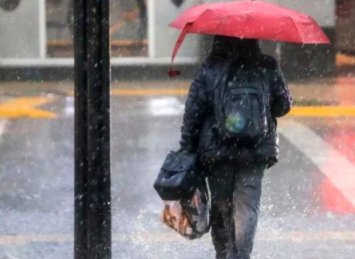 La Región de Valparaíso tendrá lluvias, viento y posibles tormentas eléctricas. Revisa los avisos meteorológicos y los montos de agua caída previstos.