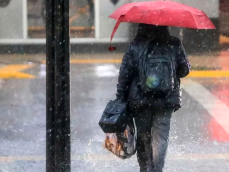 La Región de Valparaíso tendrá lluvias, viento y posibles tormentas eléctricas. Revisa los avisos meteorológicos y los montos de agua caída previstos.