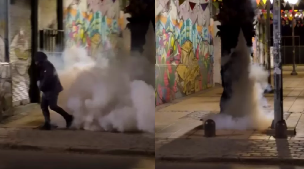 Un trabajador de limpieza de Valparaíso mostró un dispositivo de niebla no tóxica utilizado para desincentivar a quienes orinan en la vía pública.